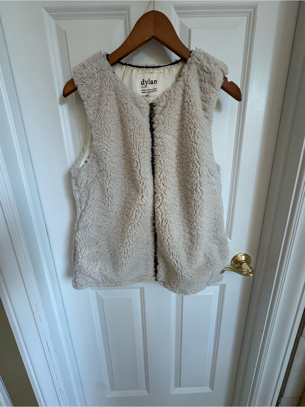 dylan plush sherpa vest in light beige